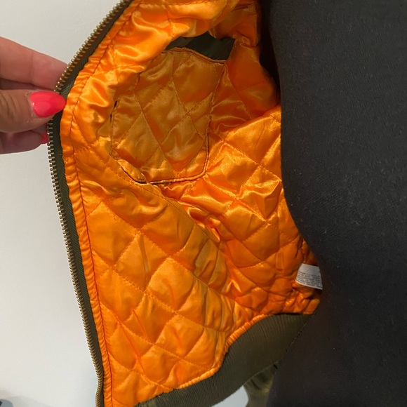 Bomber jacket in olive green size: M in excellent condition. Orange interior - Picture 5 of 10